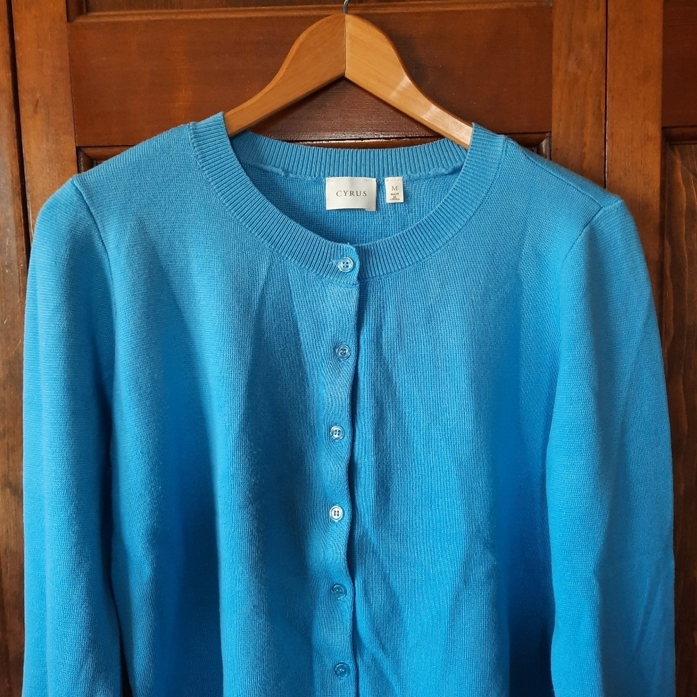 Cyrus Light Blue Round Neck Button Front Knit Cardigan Sweater Size Medium - Picture 2 of 10